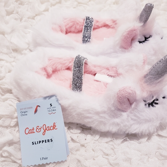 🆕️ Baby Girl Unicorn Slippers Size 12-24 months - Picture 2 of 3